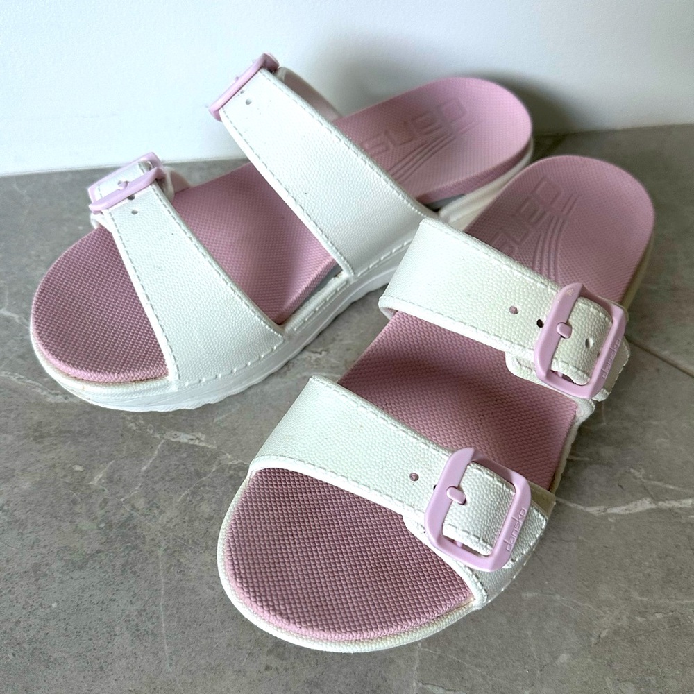 Dansko Woman’s Irradescent Pearl Kandi EVA Pool Platform Slides size 8 (38)